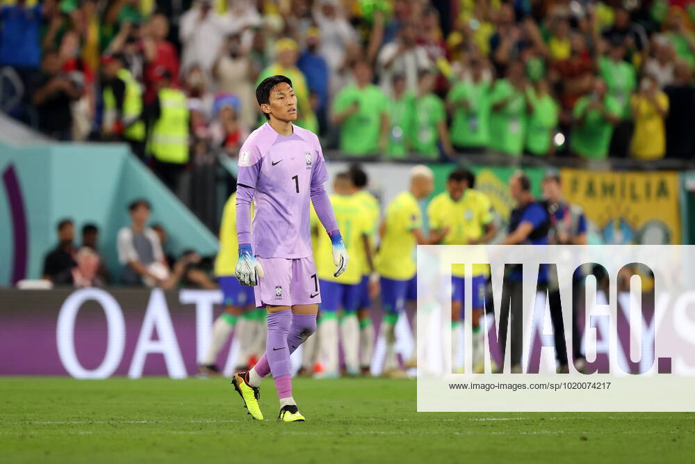 DOHA 05.12.2022 MISTRZOSTWA SWIATA W PILCE NOZNEJ 2022 1 8 FINALU MECZ: BRAZYLIA - KOREA POLUDNIOWA --- 2022 FIFA World Cup, WM, Weltmeisterschaft, Fussball ROUND OF SIXTEEN MATCH: BRAZIL - KOREA REPUBLIC KIM SEUNG-GYU FOT. PIOTR KUCZA FOTOPYK NEWSPIX.PL --- Newspix.pl POLAND OUT! 221205PYK0019