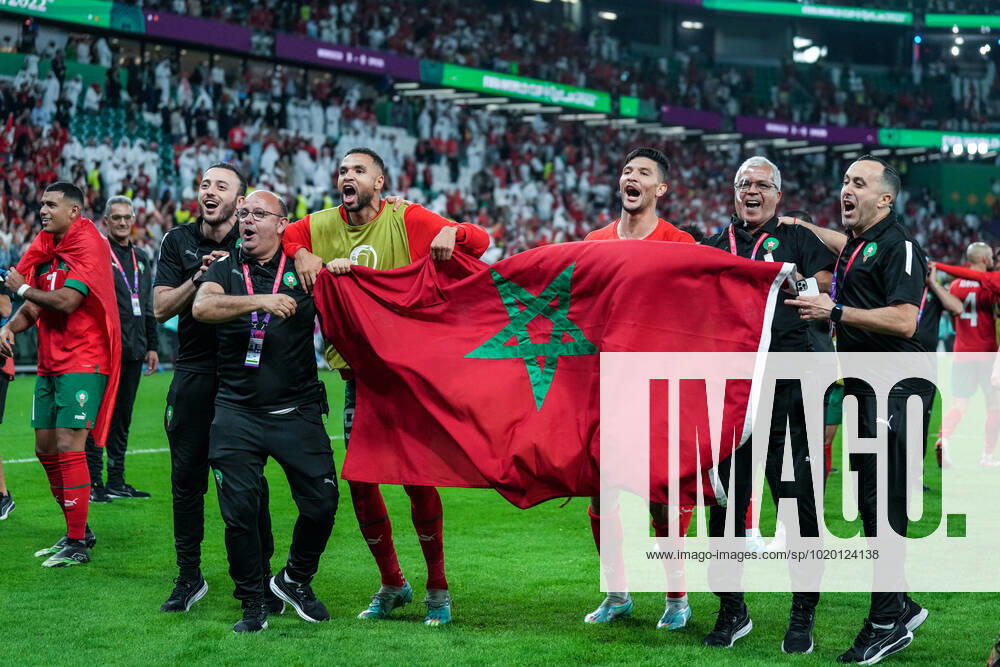 Morocco v Spain: Round of 16 - FIFA World Cup, WM, Weltmeisterschaft, Fussball Qatar 2022 Team Morocco celebrates at full time after Morocco defeat Spain on penalties and qualified to Round 8 at the FIFA World Cup Qatar 2022 Round of 16 match between Morocco and Spain at Education City Stadium on 06 December 2022 in Al Rayyan, Qatar. Doha Qatar