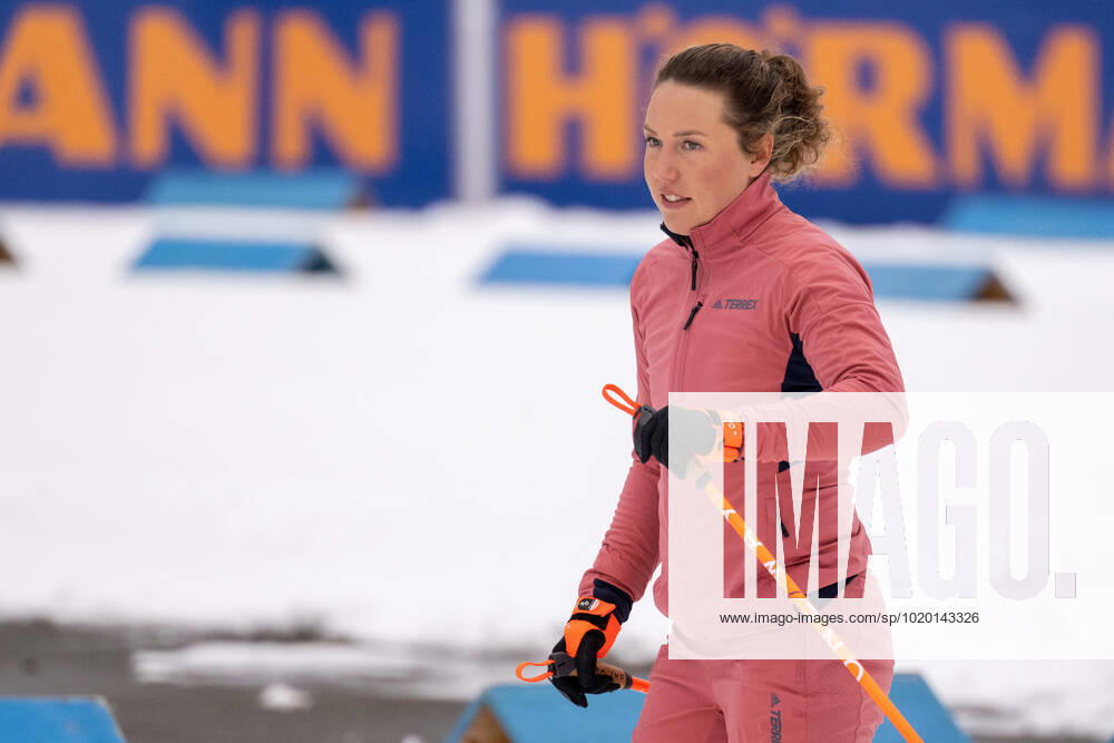 ZDF-Expertin Laura Dahlmeier. Oesterreich, Hochfilzen, 09.12.2022, Biathlon, IBU World Cup: Hochfilzen, 2022 2023, , Men 10 km Sprint, Biathlon und Langlauf Stadion Foto: A2 Bildagentur Peter Hartenfelser