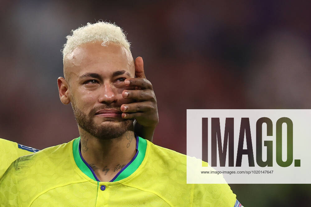 Croatia v Brazil : FIFA World Cup, WM, Weltmeisterschaft, Fussball 9 December 2022, Doha - FIFA World Cup Qatar 2022 - Quarter-Finals - Croatia v Brazil - Neymar of Brazil looks dejected after his team are knocked out of the World Cup - Photo: Charlotte Wilson Offside. Doha Qatar
