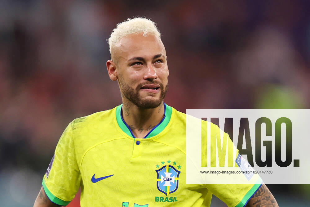 Croatia v Brazil : FIFA World Cup, WM, Weltmeisterschaft, Fussball 9 December 2022, Doha - FIFA World Cup Qatar 2022 - Quarter-Finals - Croatia v Brazil - Neymar of Brazil looks dejected after his team are knocked out of the World Cup - Photo: Charlotte Wilson Offside. Doha Qatar