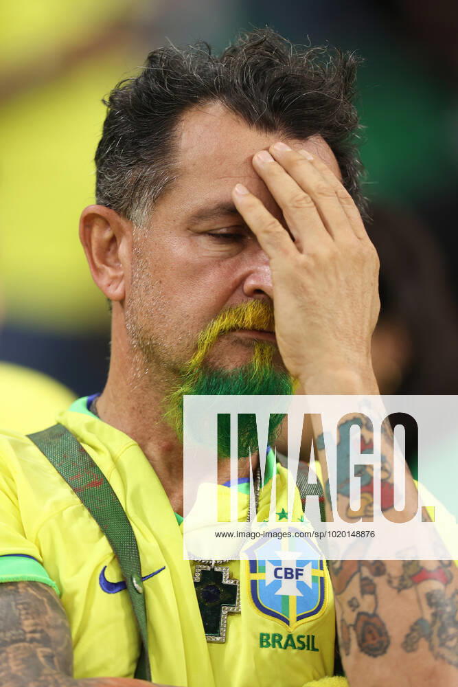 Croatia v Brazil : FIFA World Cup, WM, Weltmeisterschaft, Fussball 9 December 2022, Doha - FIFA World Cup Qatar 2022 - Quarter-Finals - Croatia v Brazil - Brazil fans look dejected - Photo: Charlotte Wilson Offside. Doha Qatar