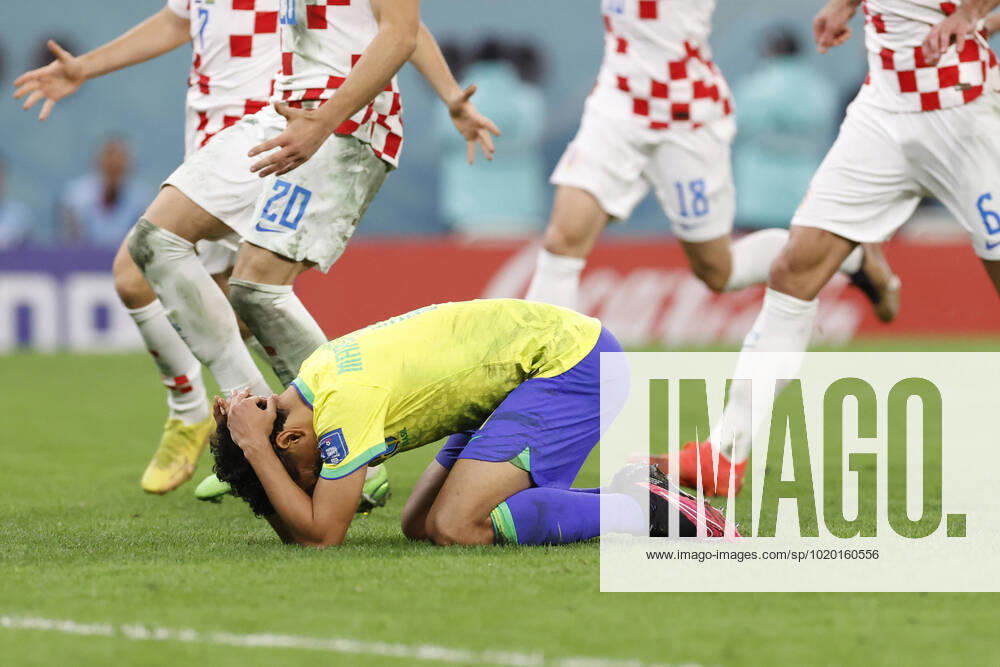 Bilder des Jahres 2022, Sport 12 Dezember Marquinhos of Brazil reacts after missing a penalty during the FIFA World Cup, WM, Weltmeisterschaft, Fussball quarters finals soccer match between Croatia and Brazil at Education City stadium in Rayyan, Qatar, 09 December 2022. Soccer World Cup 2022: Croatia vs. Brazil !ACHTUNG: NUR REDAKTIONELLE NUTZUNG!