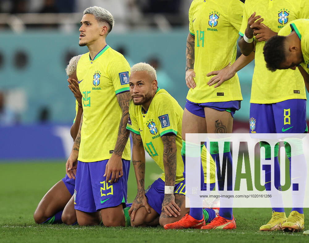 Croatia v Brazil : FIFA World Cup, WM, Weltmeisterschaft, Fussball 9 December 2022, Doha - FIFA World Cup Qatar 2022 - Quarter-Finals - Croatia v Brazil - Neymar of Brazil looks concerned - Photo: Charlotte Wilson Offside. Doha Qatar