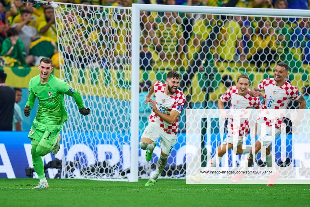 FIFA World Cup, WM, Weltmeisterschaft, Fussball Qatar 2022 Croatia vs Brazil CF Dominik Livakovic and Croatia Players during the game Croatia vs Brazil, corresponding to the Quarterfinal of the FIFA World Cup Qatar 2022, at Education City Stadium, Doha, on December 09, 2022. <br><br> Dominik Livakovic y Jugadores de Croacia celebran el pase a Semifinales durante el partido Croacia vs Brasil, correspondiente a los cuartos de final de la Copa Mundial de la FIFA Catar 2022, en el Estadio de la Ciudad de la Educacion, Doha, el 09 de Diciembre de 2022 DOHA DOHA QATAR