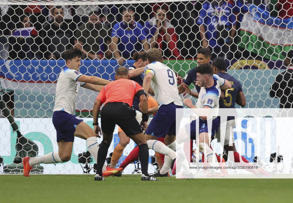 England v France 2022 FIFA World Cup, WM, Weltmeisterschaft, Fussball Declan Rice of England battles for the ball during the 2022 FIFA World Cup Quarter-final match at Al Bayt Stadium, Al Bayt Content Not Available For UK Newspapers