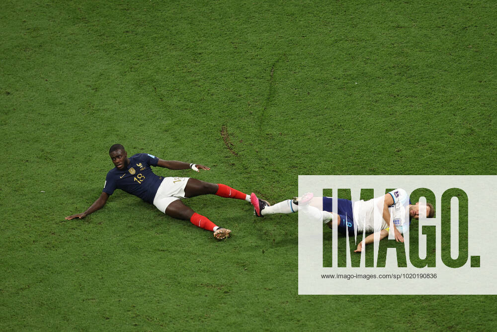 England v France : FIFA World Cup, WM, Weltmeisterschaft, Fussball 10 December 2022, Al Kohr - FIFA World Cup Qatar 2022 - Quarter-Finals - England v France - Harry Kane of England is tackled by Dayot Upamecano of France - Photo: Charlotte Wilson Offside. Al Kohr Qatar