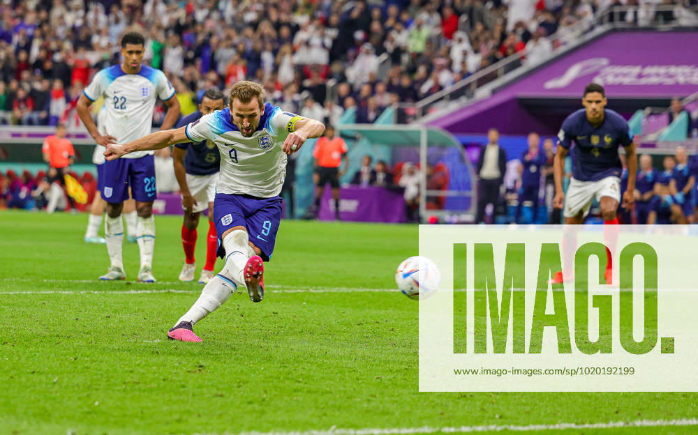 England v France 2022 FIFA World Cup, WM, Weltmeisterschaft, Fussball 10 12 2022. Quarter-finals Goal 1-1 Harry Kane (9) of England scores from the penalty spot during the 2022 FIFA World Cup quarter final match between England and France at Al Bayt Stadium, Al Khor, Qatar on 10 December 2022. Editorial use only ,