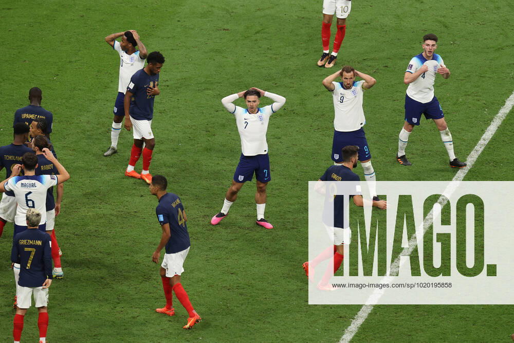 England v France : FIFA World Cup, WM, Weltmeisterschaft, Fussball 10 December 2022, Al Kohr - FIFA World Cup Qatar 2022 - Quarter-Finals - England v France - Jack Grealish, Harry Kane and Decland Rice react to a late missed chance - Photo: Charlotte Wilson Offside. Al Kohr Qatar