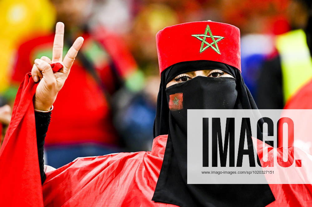 Supporters du Maroc - Ambiance femme portant le Hijab et un voile integral FOOTBALL : France vs Maroc - 1 2 finale - coupe du Monde Qatar 2022 - 14 12 2022 JBAutissier Panoramic