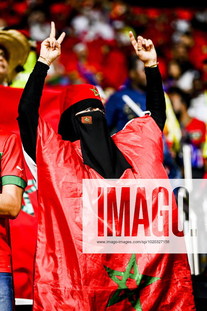 Supporters du Maroc - Ambiance femme portant le Hijab et un voile integral FOOTBALL : France vs Maroc - 1 2 finale - coupe du Monde Qatar 2022 - 14 12 2022 JBAutissier Panoramic