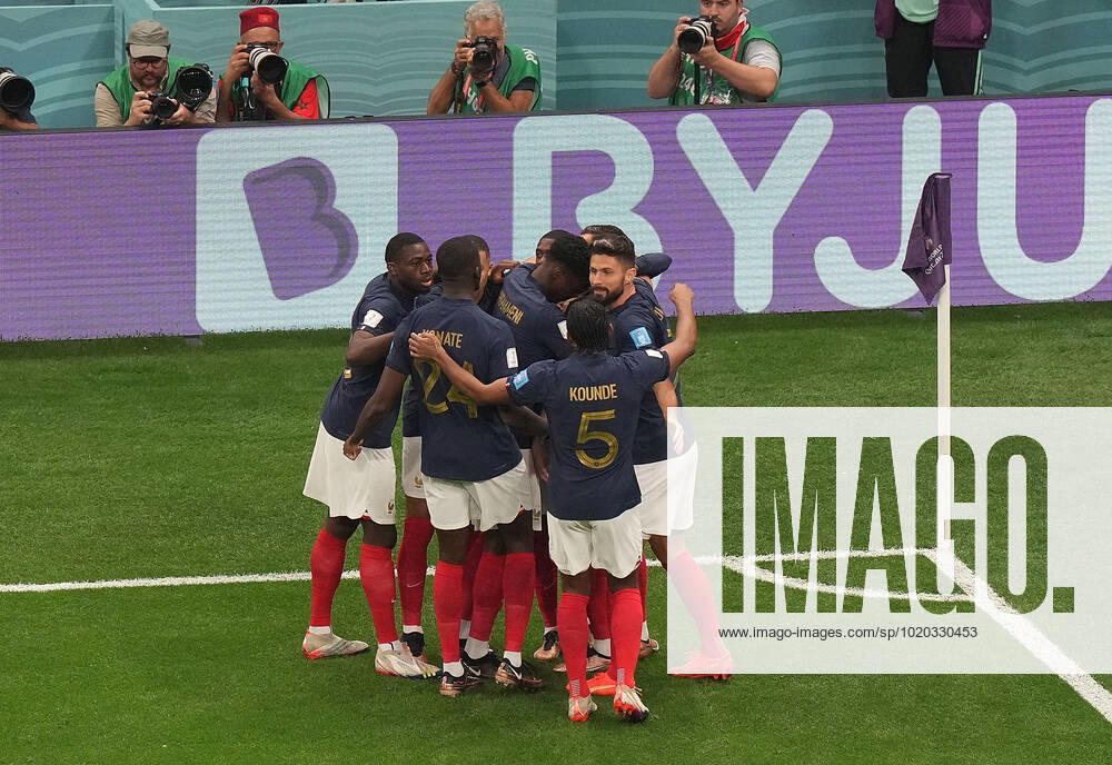 QAT, WM FIFA 2022, Halbfinale, Frankreich vs Marokko 14.12.2022, Al Bayt Stadium, Doha, QAT, WM FIFA 2022, Halbfinale, Frankreich vs Marokko, im Bild France s defender Theo Hernandez freut sich über das Tor zum 1:0.