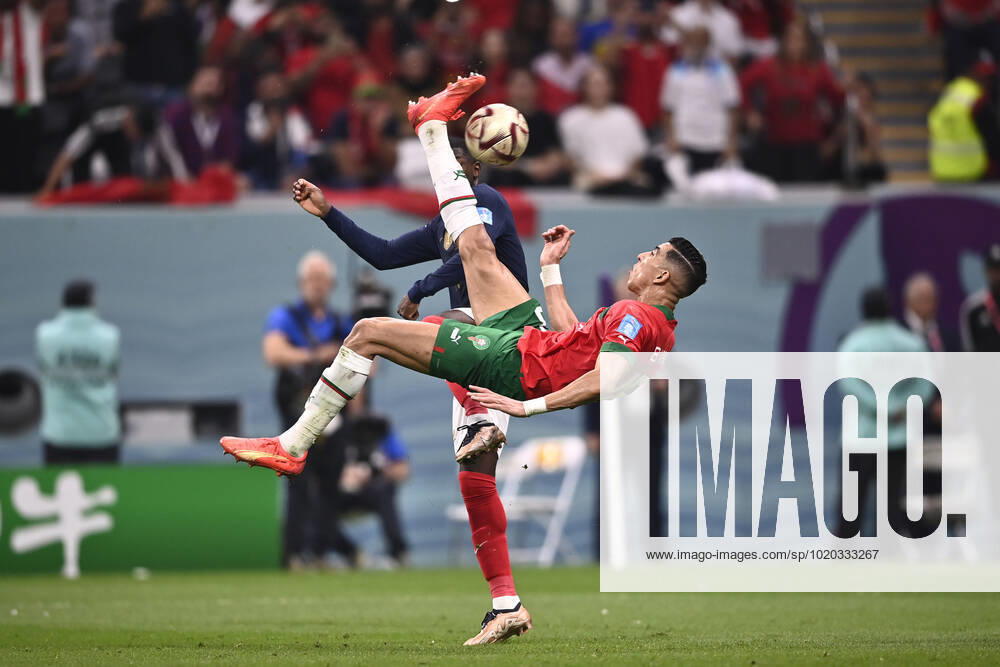 Foto Fabio Ferrari LaPresse 14 Dicembre 2022 Qatar - - Calcio - Mondiali 2022 Qatar - Francia vs Marocco - Semi Finale - Al-Bayt Stadium Nella foto: El Yamiq Jawad (Morocco) in rovesciata December 14, 2022 Qatar - Sport - Soccer - Qatar 2022- FIFA World Cup, WM, Weltmeisterschaft, Fussball - Francia vs Marocco - Group C - semi finals - Al-Bayt Stadium In the pic: El Yamiq Jawad (Morocco)
