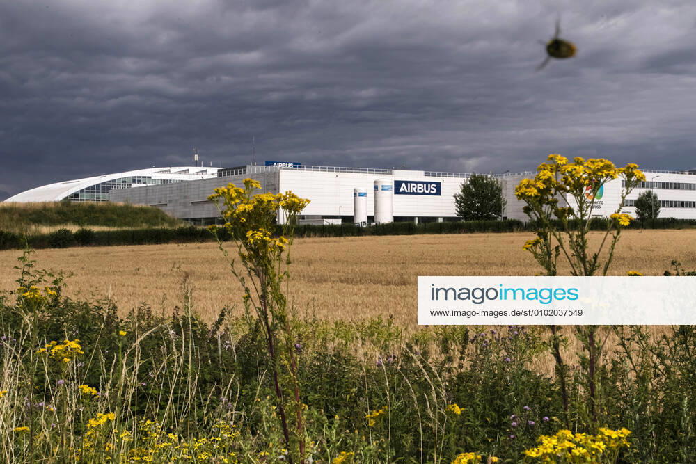 Elancourt, France July 2, 2020 - Illustration of the Airbus Defence And Space Aeronautical Industry Site. European aircraft manufacturer Airbus announced Tuesday that it will cut 15,000 jobs over the next year, as the airline industry faces unprecedented losses due to the COVID-19 pandemic AIRBUS, ECONOMIE, LOGO, GENERIQUE, ILLUSTRATION, AERONAUTIQUE, AVIATION, ENTREPRISE, LICENCIEMENTS, PLAN SOCIAL, CRISE ECONOMIQUE, YVELINES, CONSTRUCTEUR AERONAUTIQUE, AVIONS DE LIGNE, EMPLOI, CHOMAGE, INDUSTRIE FRANCAISE, GROUPE INDUSTRIEL, TRANSPORT AERIEN, CONJONCTURE, MULTINATIONALE, SUPPRESSIONS DE POSTES