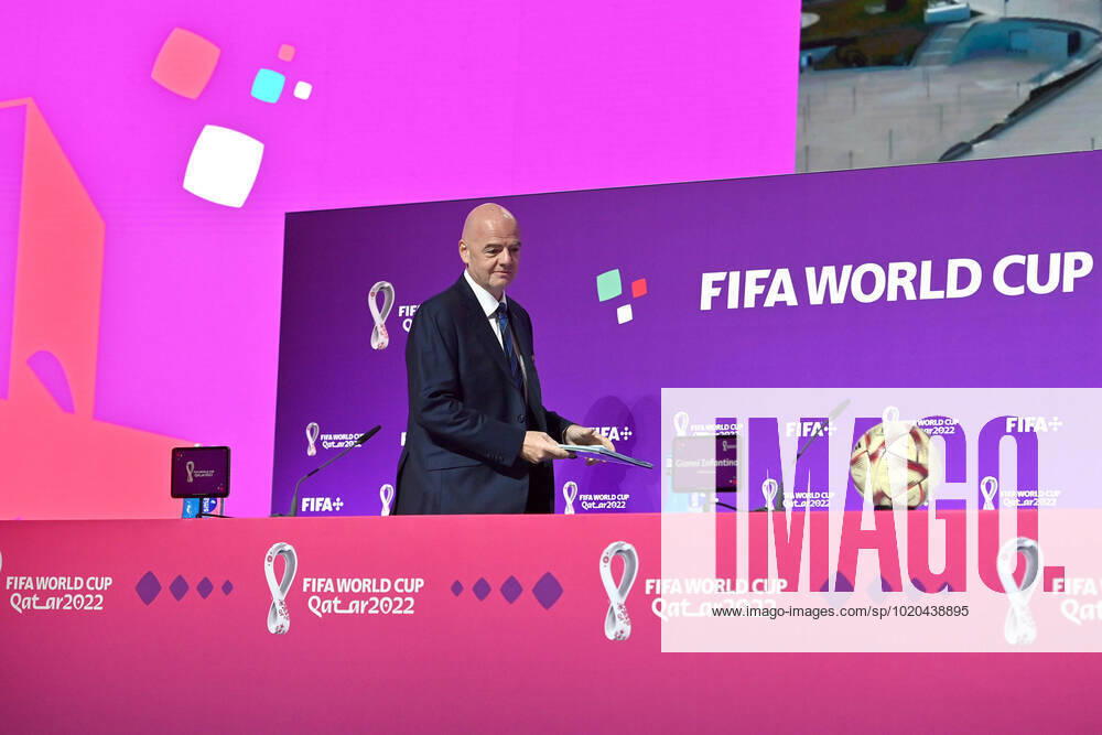 FIFA Praesident Gianni INFANTINO, betritt die Buehne. FIFA Pressekonferenz am 16.22.2022. Closing press conference, PK, Pressekonferenz Fussball Weltmeisterschaft 20122 in Katar vom 20.11.