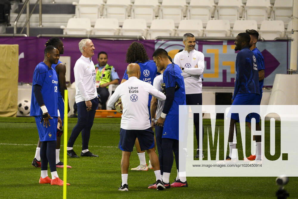 Didier Deschamps entraineur Selectionneur France FOOTBALL : Entrainement de l Equipe de France - coupe du Monde Qatar 2022 - 16 12 2022 JBAutissier Panoramic