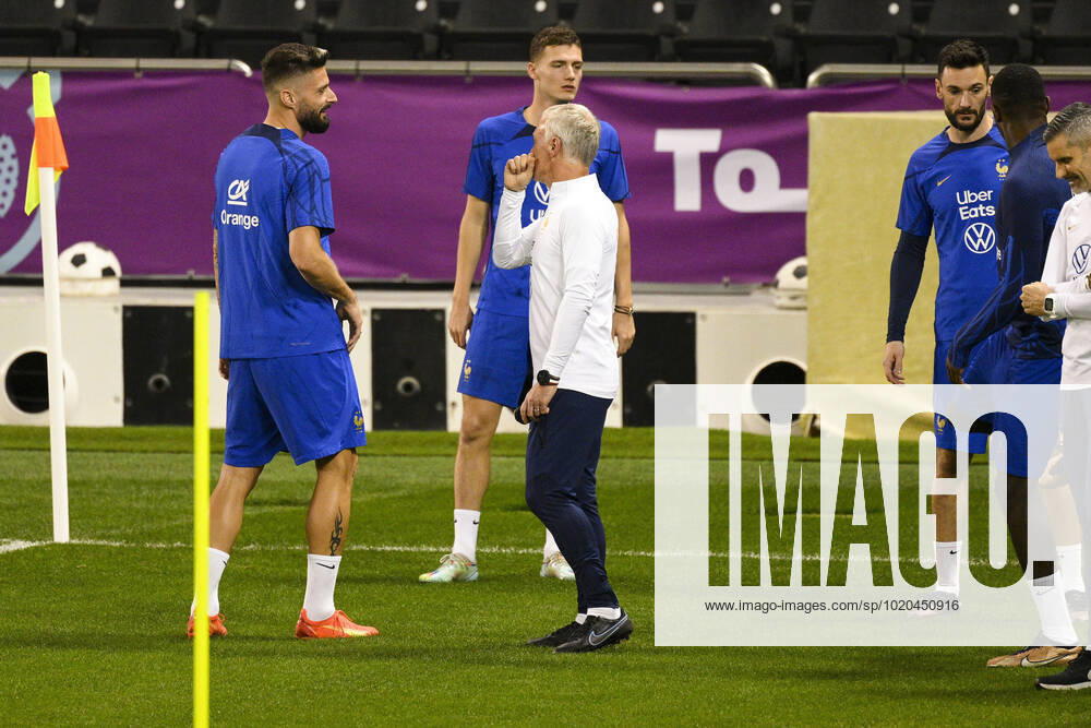 Didier Deschamps entraineur Selectionneur France GIROUD Olivier (FRA) FOOTBALL : Entrainement de l Equipe de France - coupe du Monde Qatar 2022 - 16 12 2022 JBAutissier Panoramic