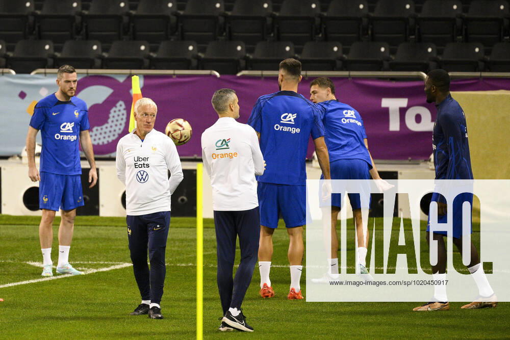 Didier Deschamps entraineur Selectionneur France FOOTBALL : Entrainement de l Equipe de France - coupe du Monde Qatar 2022 - 16 12 2022 JBAutissier Panoramic