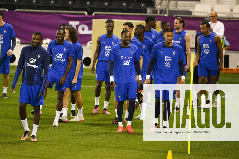 MANDANDA Steve (FRA) AREOLA Alphonse (FRA) FOOTBALL : Entrainement de l Equipe de France - coupe du Monde Qatar 2022 - 16 12 2022 JBAutissier Panoramic