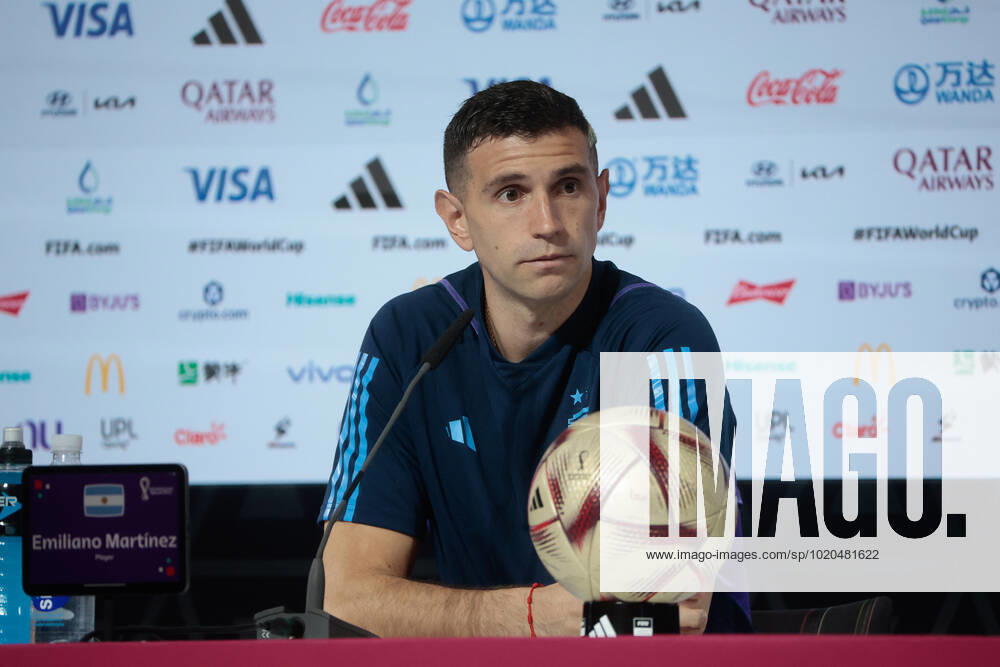 Argentina s goalkeeper Emiliano Dibu Martinez during the press conference, PK, Pressekonferenz held at Virtual Stadium in Doha, Qatar, 17 December 2022. France will face Argentina on 18 December in the final match of FIFA World Cup, WM, Weltmeisterschaft, Fussball Qatar 2022. Argentina s press conference !ACHTUNG: NUR REDAKTIONELLE NUTZUNG!