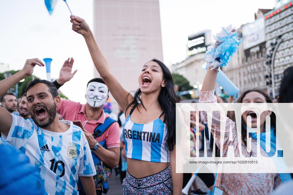 Fans of the Argentine national team, Nationalteam gather at various points in the city of Buenos Aires to show support for the team, before the Qatar 2022 FIFA World Cup, WM, Weltmeisterschaft, Fussball final against the France national football team. Buenos Aires Argentina - ZUMAs197 20221218_zaa_s197_010