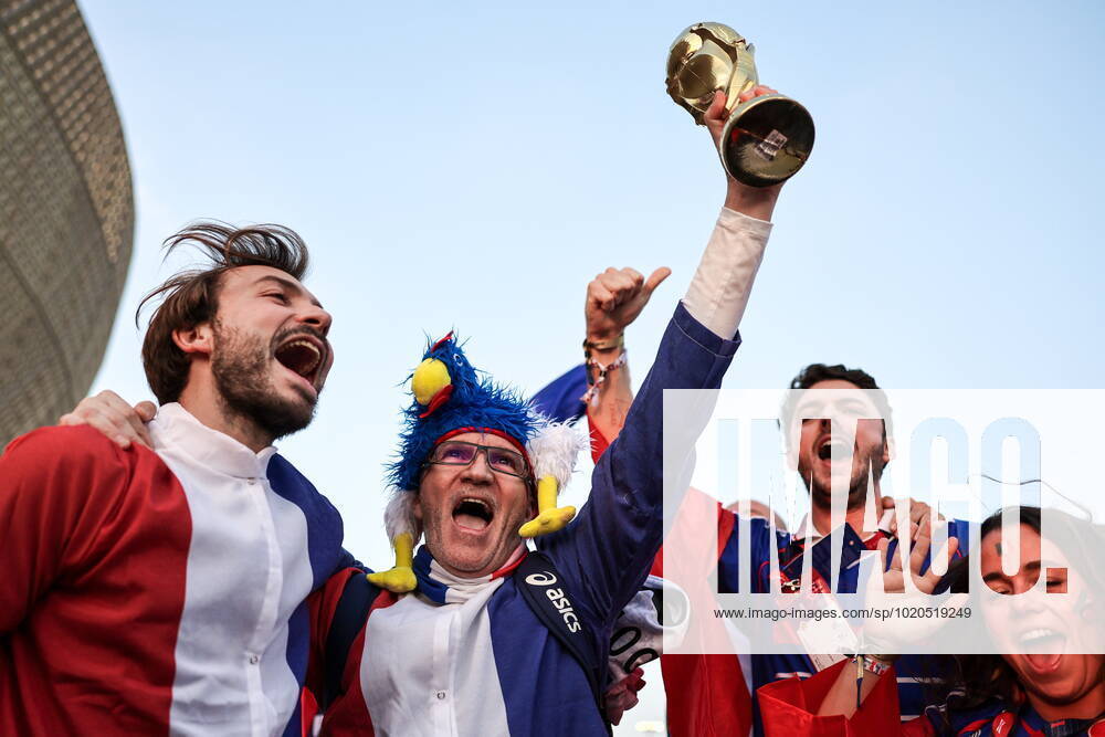 QATAR, LUSAIL - DECEMBER 18, 2022: Spectators root for France outside Lusail Iconic Stadium ahead of the national team, Nationalteam s 2022 FIFA World Cup, WM, Weltmeisterschaft, Fussball final football match against Argentina. Sergei Bobylev TASS 56480681