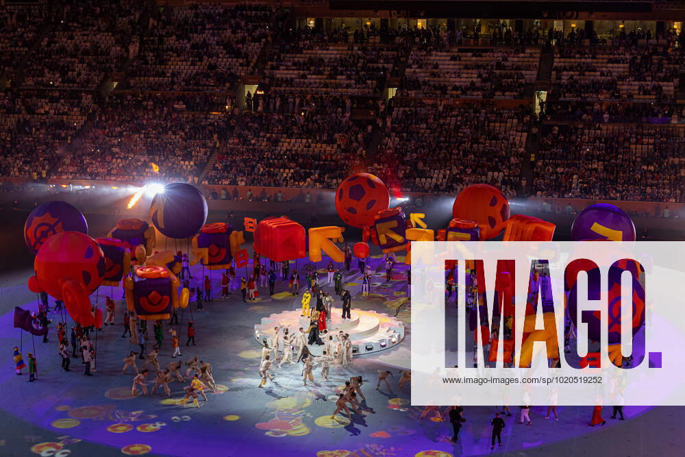 Football - FIFA World Cup, WM, Weltmeisterschaft, Fussball Qatar 2022 - Final - Argentina v France DOHA, QATAR - Sunday, December 18, 2022: Artists perform during the closing ceremony before the FIFA World Cup Qatar 2022 Final match between Argentina and France at the Lusail Stadium. AL-DAAYEN Lusail Stadium DOHA QATAR