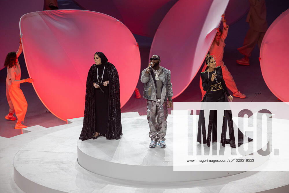 Football - FIFA World Cup, WM, Weltmeisterschaft, Fussball Qatar 2022 - Final - Argentina v France DOHA, QATAR - Sunday, December 18, 2022: Davido (C) and Aisha perform during the closing ceremony before the FIFA World Cup Qatar 2022 Final match between Argentina and France at the Lusail Stadium. AL-DAAYEN Lusail Stadium DOHA QATAR