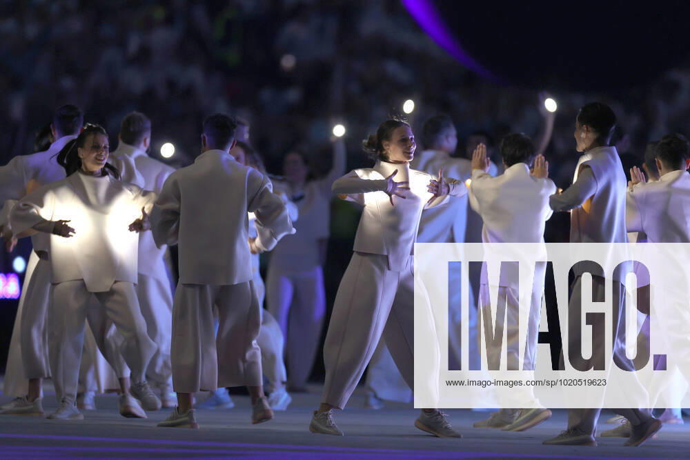 Artists perform at the closing ceremony today, ahead of the Qatar 2022 World Cup final between Argentina and France at the Lusail stadium, Qatar 18 December 2022. Soccer World Cup 2022: Argentina - France !ACHTUNG: NUR REDAKTIONELLE NUTZUNG!