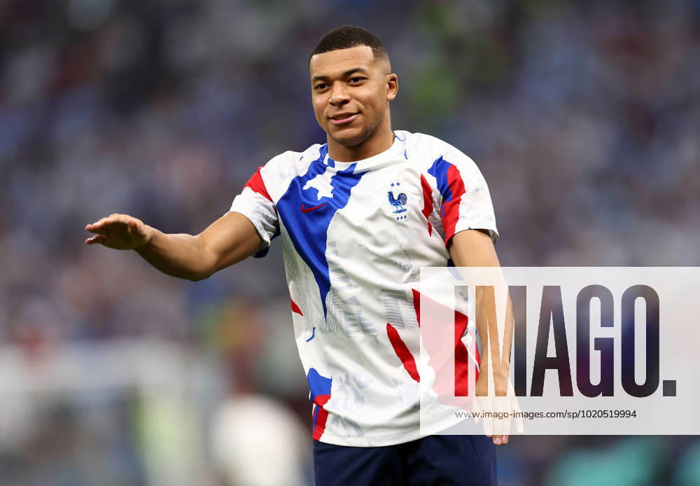 Doha, Qatar, 18th December 2022. Kylan Mbappe of France warm up before the FIFA World Cup, WM, Weltmeisterschaft, Fussball 2022 match at Lusail Stadium, Doha. Picture credit should read: David Klein Sportimage . SPI-2101-0021