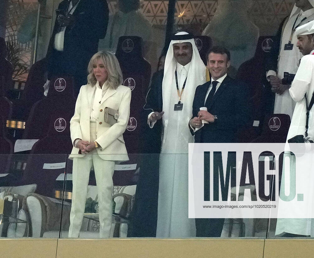 QAT, WM FIFA 2022, Finale, Argentinien vs Frankreich 18.12.2022, Lusail Iconic Stadium, Doha, QAT, WM FIFA 2022, Finale, Argentinien vs Frankreich, im Bild Tamim bin Hamad Al Thani, dem Emir von Katar mit dem französichen Staatspräsidenten Emmanuel Macron und dessen Ehefrau Brigitte Marie-Claude..