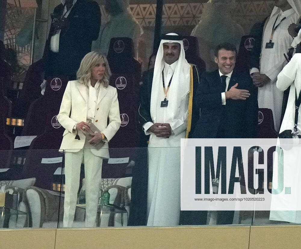 QAT, WM FIFA 2022, Finale, Argentinien vs Frankreich 18.12.2022, Lusail Iconic Stadium, Doha, QAT, WM FIFA 2022, Finale, Argentinien vs Frankreich, im Bild Tamim bin Hamad Al Thani, dem Emir von Katar mit dem französichen Staatspräsidenten Emmanuel Macron und dessen Ehefrau Brigitte Marie-Claude..