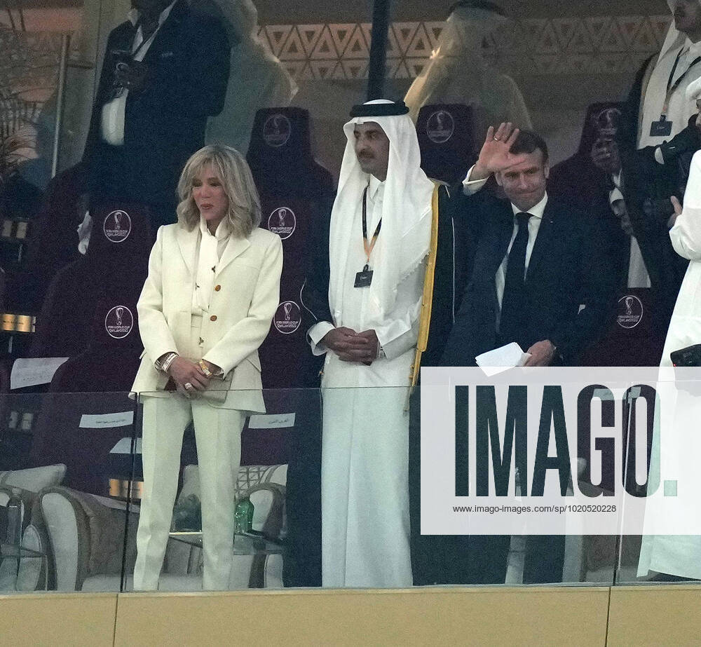 QAT, WM FIFA 2022, Finale, Argentinien vs Frankreich 18.12.2022, Lusail Iconic Stadium, Doha, QAT, WM FIFA 2022, Finale, Argentinien vs Frankreich, im Bild Tamim bin Hamad Al Thani, dem Emir von Katar mit dem französichen Staatspräsidenten Emmanuel Macron und dessen Ehefrau Brigitte Marie-Claude..