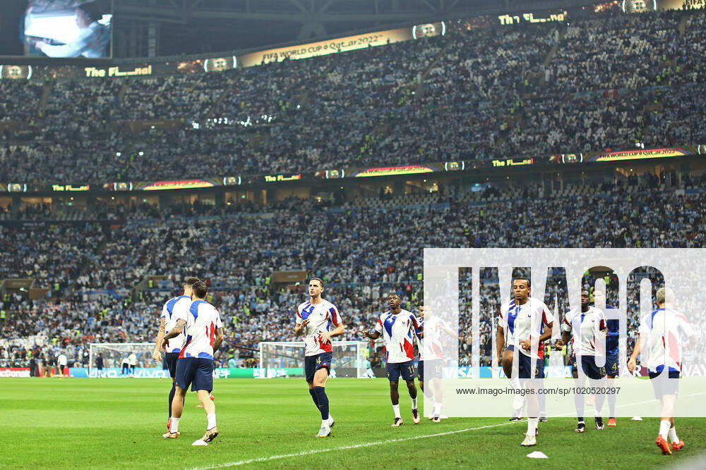 18th December 2022; Lusail Iconic Stadium, Lusail, Qatar; FIFA World Cup, WM, Weltmeisterschaft, Fussball Football Final Argentina versus France; Adrien Rabiot and players of France warm up before the game ActionPlus12459578 DiaEsportivo