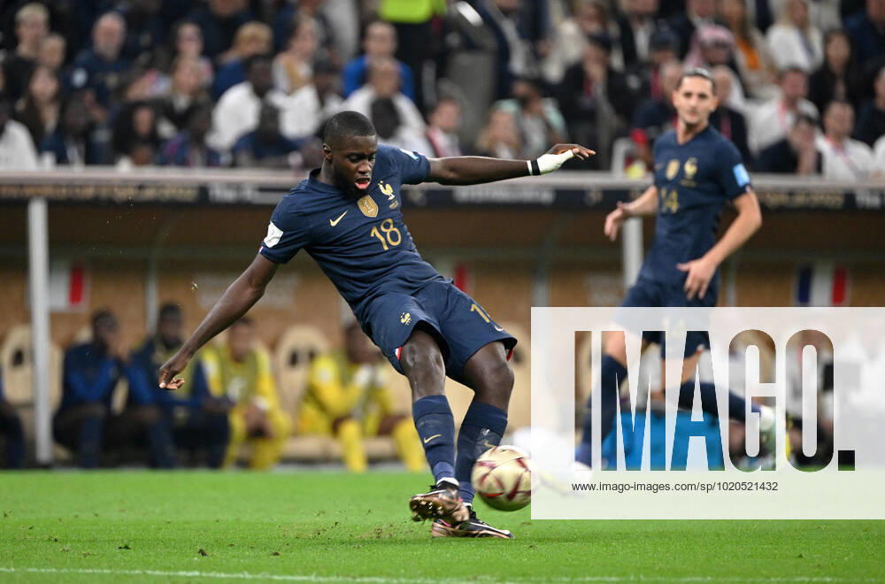 Fussball, Herren, Saison 2022 23, WM in Katar, Finale, Argentinien - Frankreich im Lusail Iconic Stadium in Lusail, v. l. Dayot Upamecano (Frankreich), Adrien Rabiot (Frankreich), 18.12. 2022,