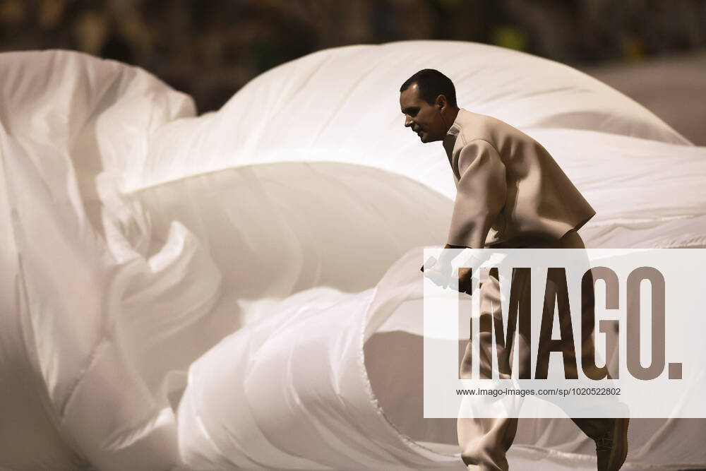 (221218) -- LUSAIER, Dec. 18, 2022 -- Artists perform during the closing ceremony prior to the Final between Argentina and France at the 2022 FIFA World Cup, WM, Weltmeisterschaft, Fussball at Lusail Stadium in Lusail, Qatar, Dec. 18, 2022. ) (SP)QATAR-LUSAIL-2022 WORLD CUP-FINAL-ARG VS FRA LixMing