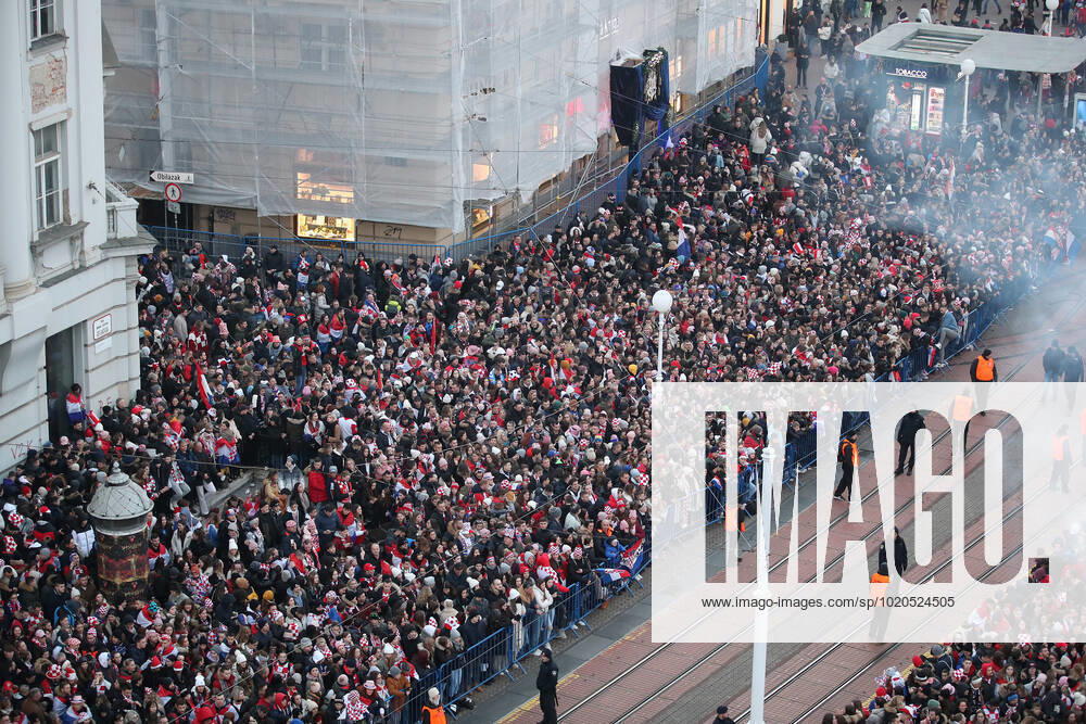 Croatia team victory parade Fans gather for the Croatia team victory parade at Ban Jelacic square (following their victory over Morocco in the 2022 FIFA World Cup, WM, Weltmeisterschaft, Fussball bronze medal match the previous day) on December 18, 2022 in Zagreb, Croatia. LukaxStanzl PIXSELL