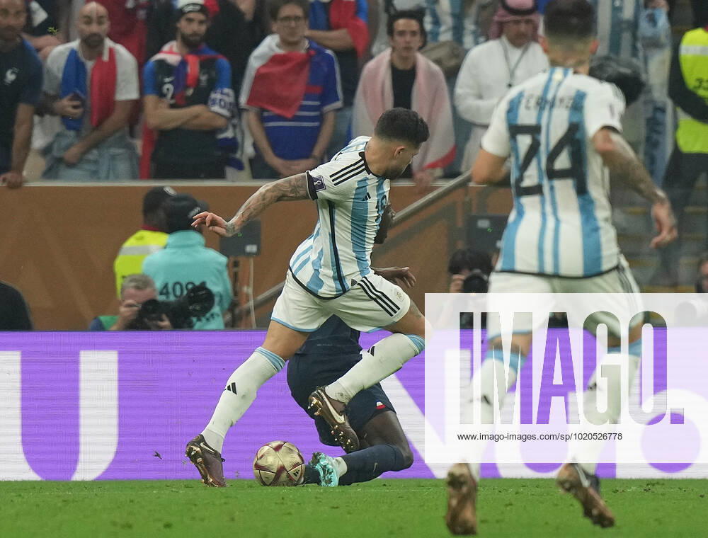 QAT, WM FIFA 2022, Finale, Argentinien vs Frankreich 18.12.2022, Lusail Iconic Stadium, Doha, QAT, WM FIFA 2022, Finale, Argentinien vs Frankreich, im Bild Foul von Argentina s defender Nicolas Otamendi an France s forward Randal Kolo Muani , daraufhin Elfmeter..