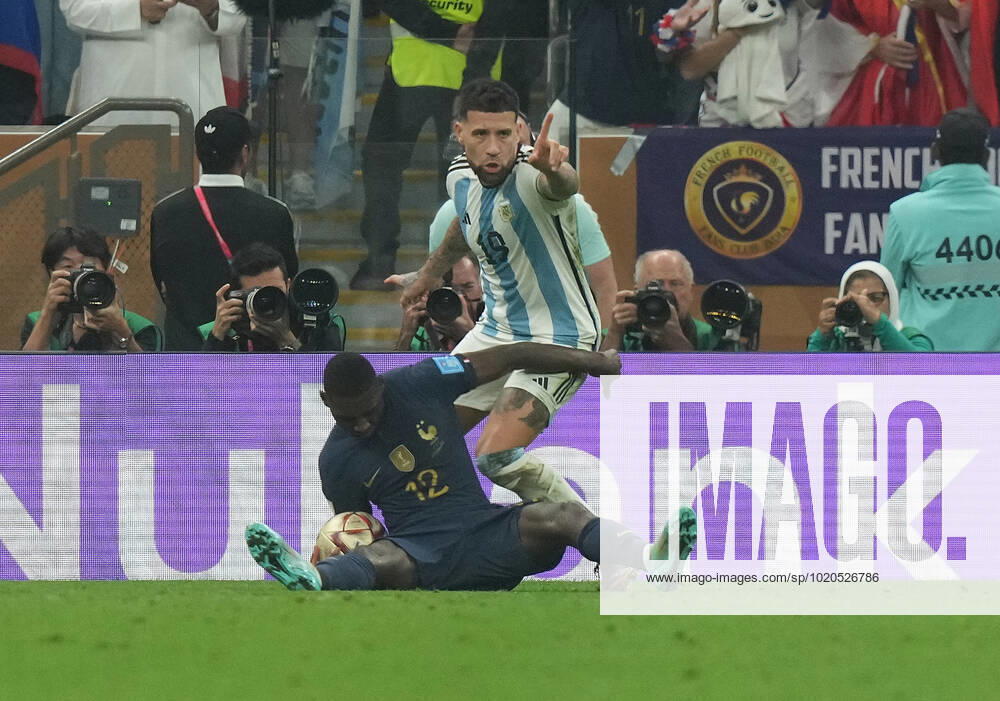 QAT, WM FIFA 2022, Finale, Argentinien vs Frankreich 18.12.2022, Lusail Iconic Stadium, Doha, QAT, WM FIFA 2022, Finale, Argentinien vs Frankreich, im Bild Foul von Argentina s defender Nicolas Otamendi an France s forward Randal Kolo Muani , daraufhin Elfmeter..