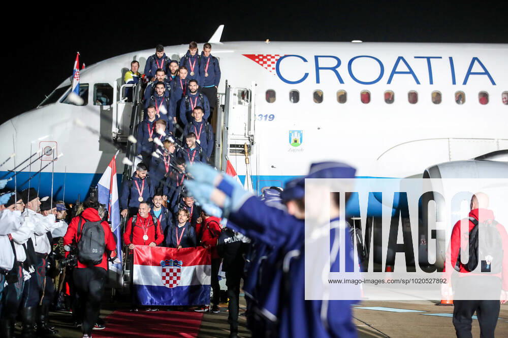 Croatia victory parade Croatia national team, Nationalteam arrive at Zagreb Aiport (following their victory over Morocco in the 2022 FIFA World Cup, WM, Weltmeisterschaft, Fussball bronze medal match the previous day) on December 18, 2022 in Zagreb, Croatia. SlavkoxMidzor PIXSELL