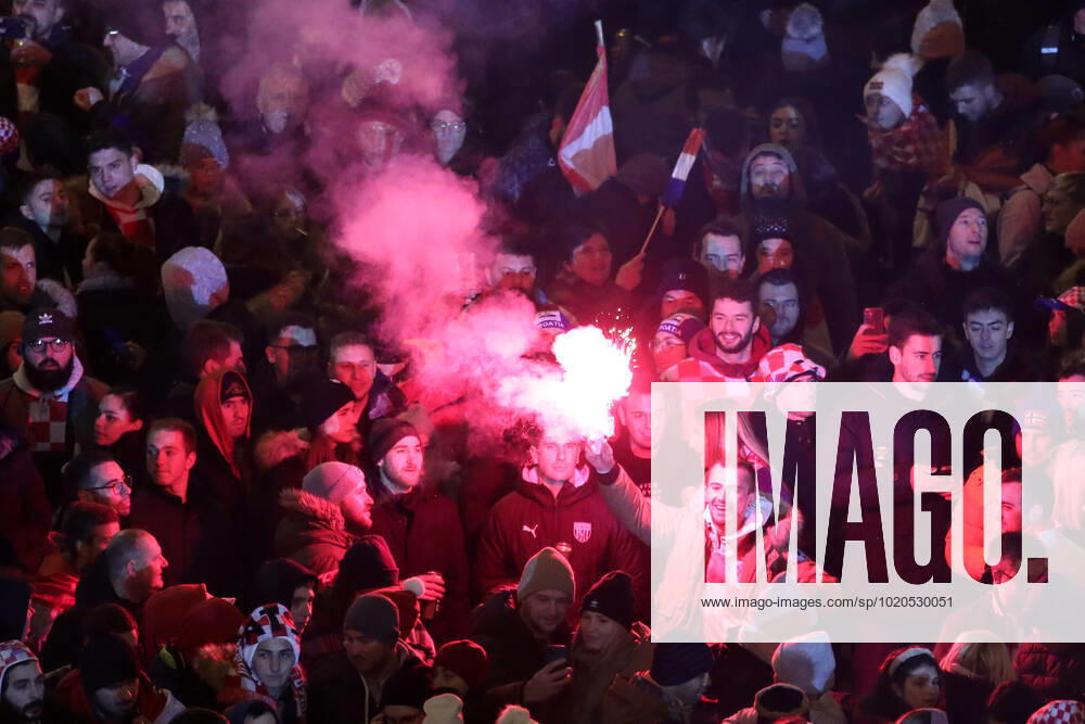 Croatia victory parade Fans gather for the Croatia team victory parade at Ban Jelacic square (following their victory over Morocco in the 2022 FIFA World Cup, WM, Weltmeisterschaft, Fussball bronze medal match the previous day) on December 18, 2022 in Zagreb, Croatia. LukaxStanzl PIXSELL