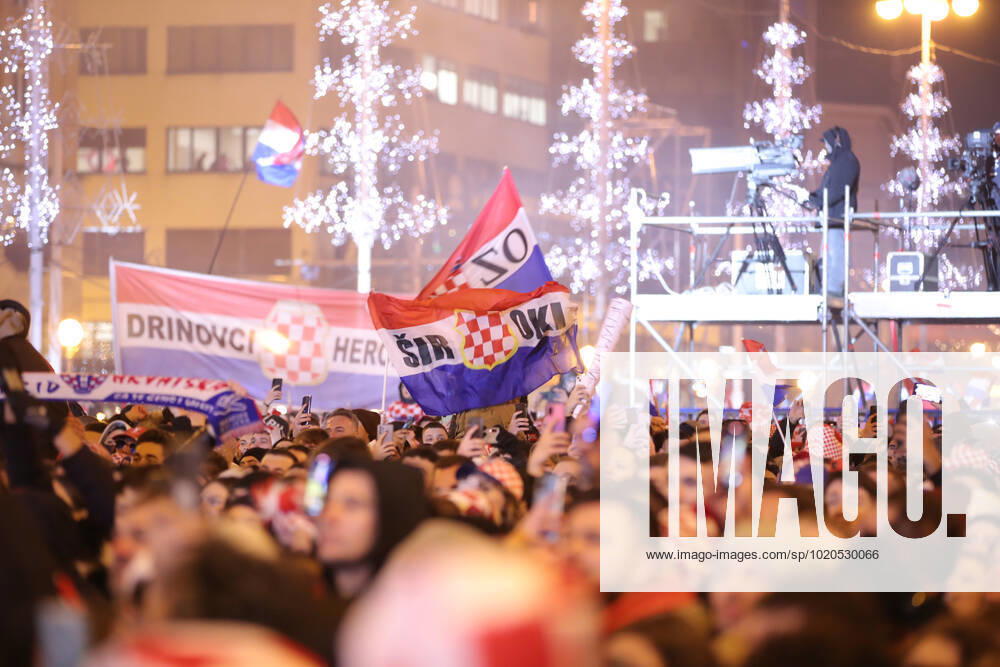 Croatia victory parade Fans gather for the Croatia team victory parade at Ban Jelacic square (following their victory over Morocco in the 2022 FIFA World Cup, WM, Weltmeisterschaft, Fussball bronze medal match the previous day) on December 18, 2022 in Zagreb, Croatia. MatijaxHabljak PIXSELL