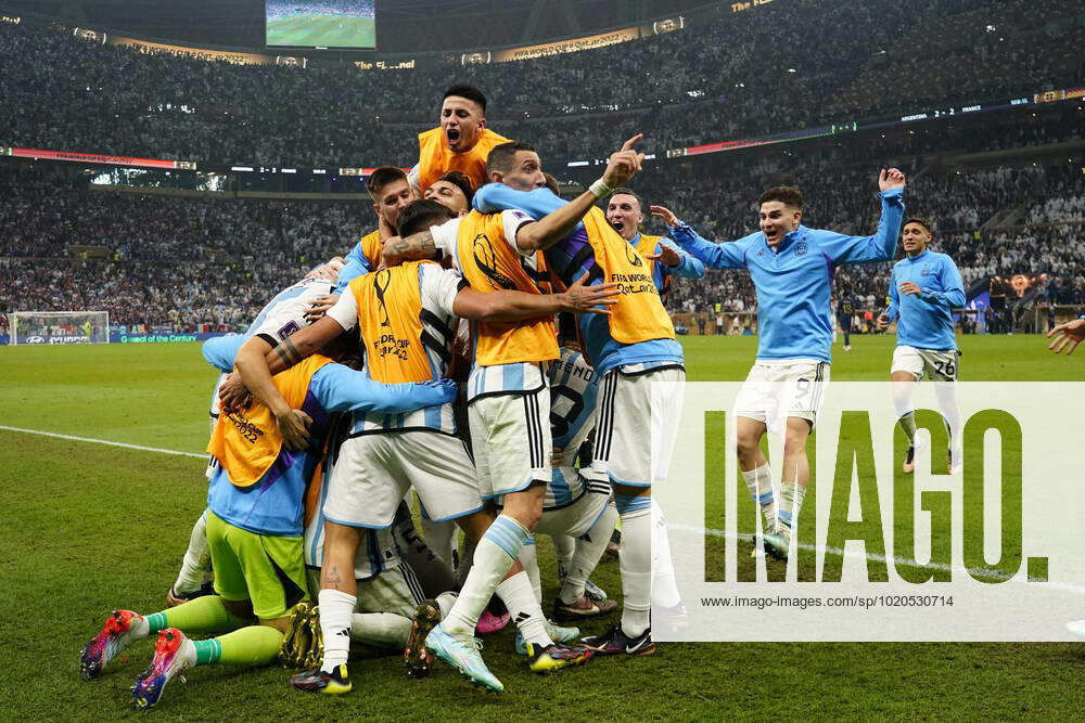 QAT: Argentina v France. FIFA World Cup, WM, Weltmeisterschaft, Fussball Qatar 2022. Final Lionel Messi of Argentina celebrates his goal with his teammates during the FIFA World Cup Qatar 2022 match, Final, between Argentina and France played at Lusail Stadium on Dec 18, 2022 in Lusail, Qatar.