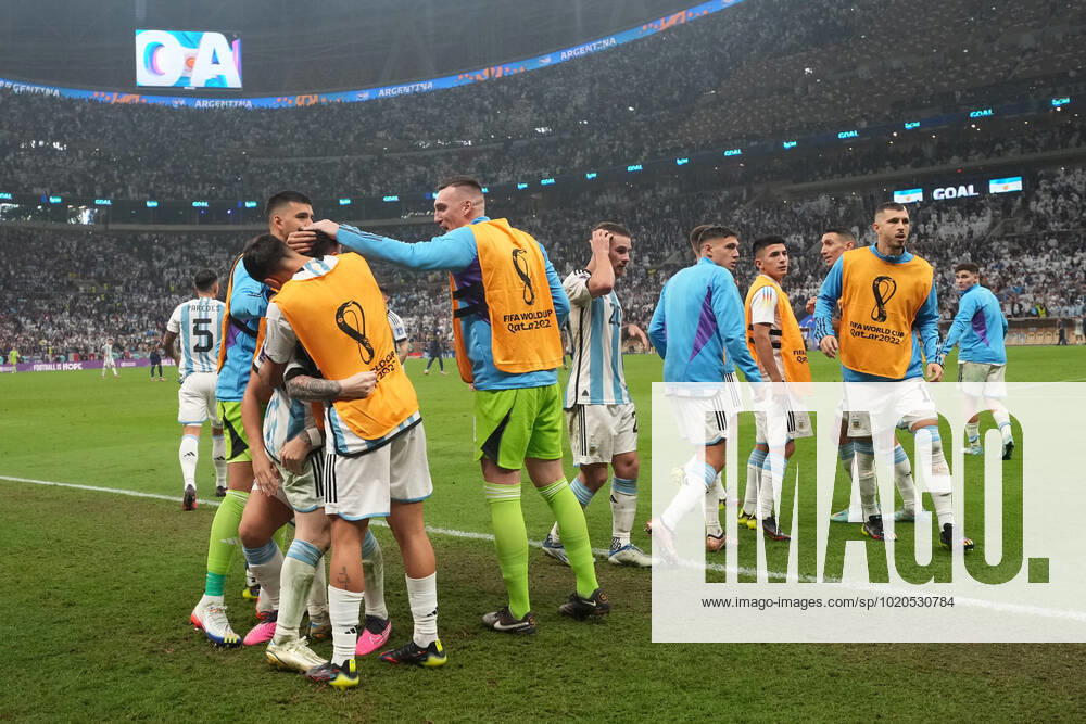 QAT: Argentina v France. FIFA World Cup, WM, Weltmeisterschaft, Fussball Qatar 2022. Final Lionel Messi of Argentina celebrates his goal with his teammates during the FIFA World Cup Qatar 2022 match, Final, between Argentina and France played at Lusail Stadium on Dec 18, 2022 in Lusail, Qatar.