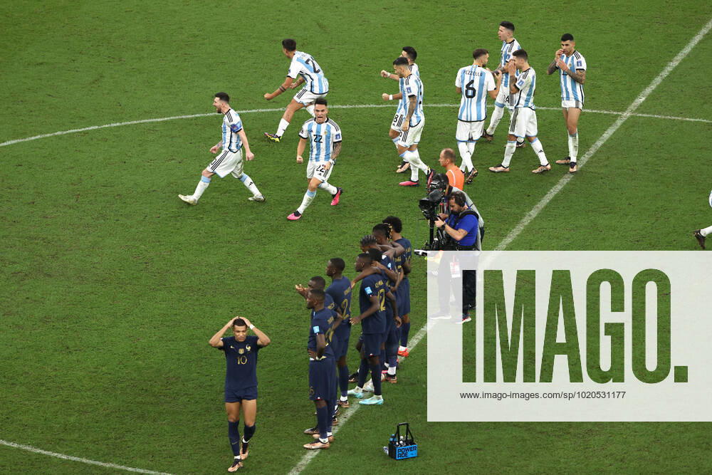 The Final : FIFA World Cup, WM, Weltmeisterschaft, Fussball 18 December 2022, Lusail City - FIFA World Cup Final Qatar 2022 - Argentina v France - Lautaro Martinez of Argentina celebrates the penalty shootout win by running towards the French players as Kylian Mbappe of France turns away with his hands on his head - Photo: Charlotte Wilson Offside. Doha Qatar