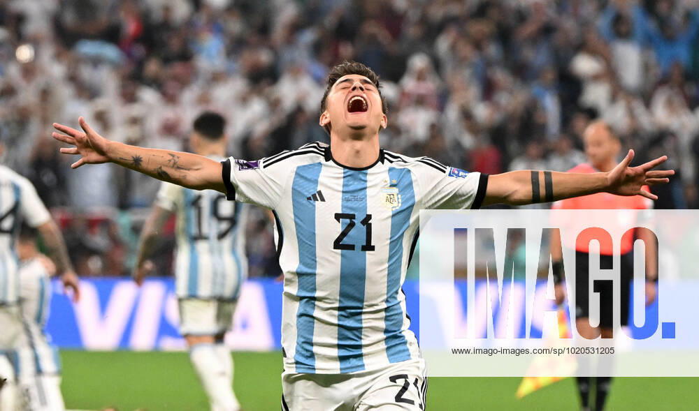 Fussball, Herren, Saison 2022 23, WM in Katar, Finale, Argentinien - Frankreich im Lusail Iconic Stadium in Lusail, Paulo Dybala (Argentinien), Jubel nach Abpfiff, 18.12. 2022,