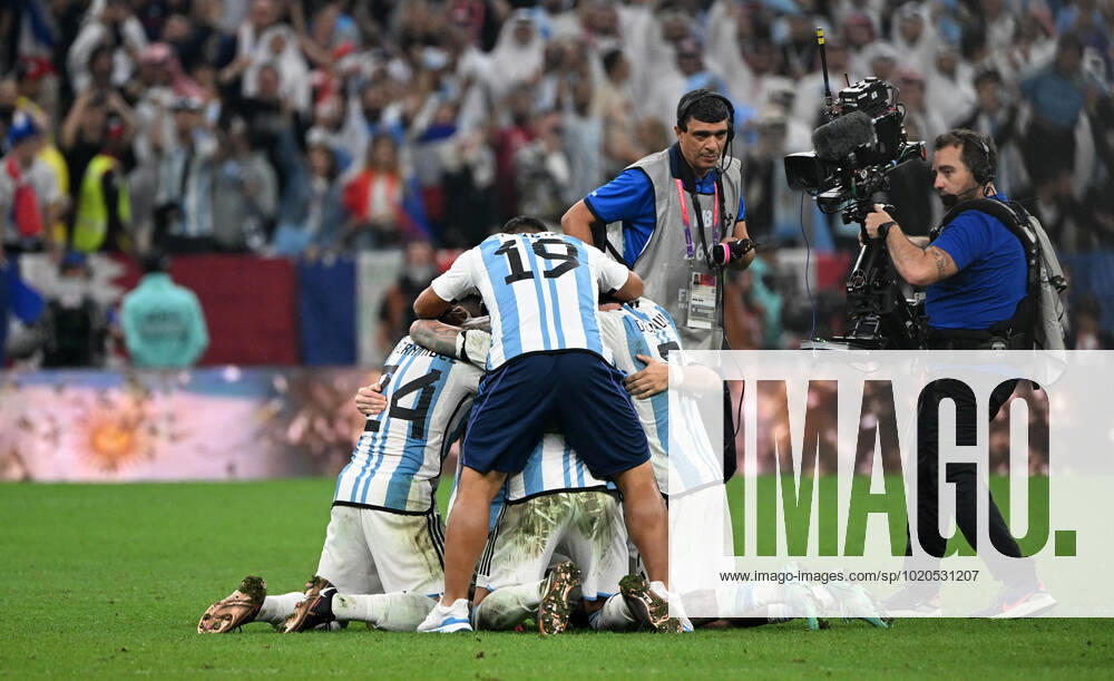 Fussball, Herren, Saison 2022 23, WM in Katar, Finale, Argentinien - Frankreich im Lusail Iconic Stadium in Lusail, Argentinien jubelt nach Abpfiff, 18.12. 2022,