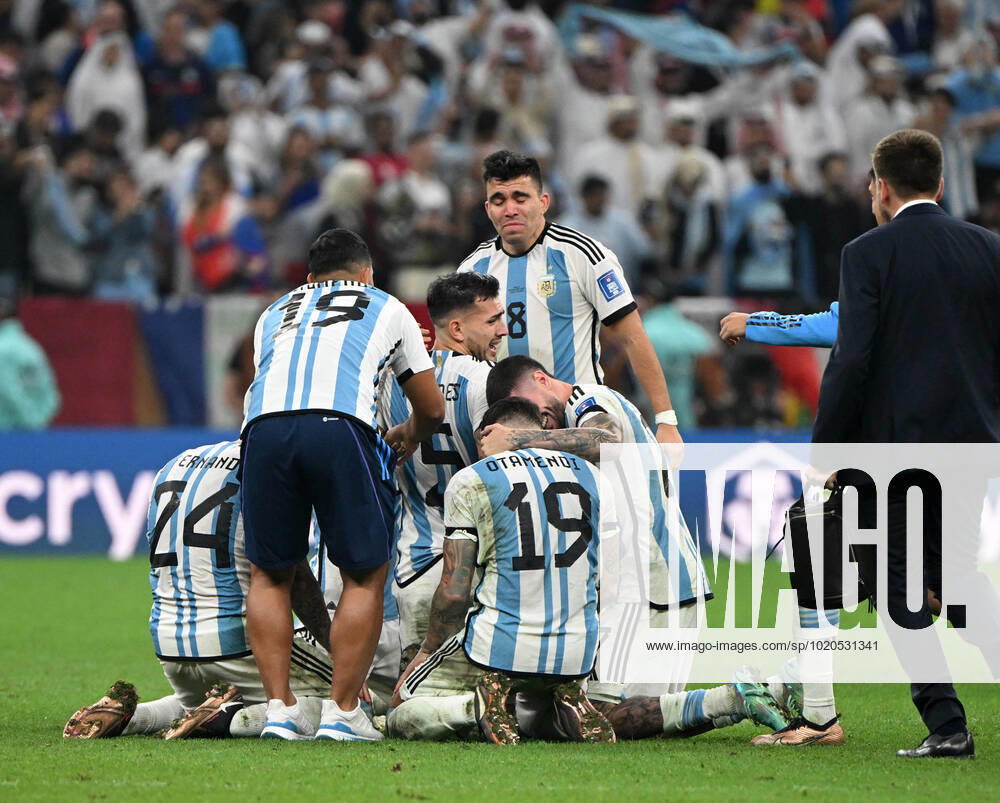 Fussball, Herren, Saison 2022 23, WM in Katar, Finale, Argentinien - Frankreich im Lusail Iconic Stadium in Lusail, Argentinien jubelt nach Abpfiff, 18.12. 2022,