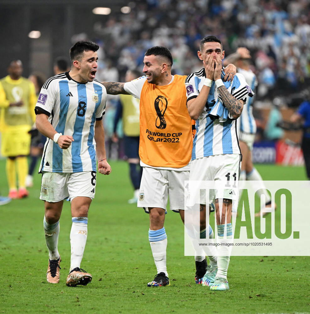 Fussball, Herren, Saison 2022 23, WM in Katar, Finale, Argentinien - Frankreich im Lusail Iconic Stadium in Lusail, v. l. Marcos Acuna (Argentinien), Angel Correa (Argentinien), Angel Di Maria (Argentinien), Jubel nach Abpfiff, 18.12. 2022,