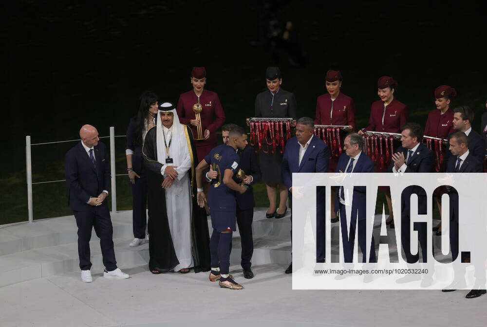 Argentina v France 2022 FIFA World Cup, WM, Weltmeisterschaft, Fussball Kylian Mbappe of France wins the golden boot award during the 2022 FIFA World Cup Final between Argentina and France at Lusail Stadium, Lusail Content Not Available For UK Newspapers
